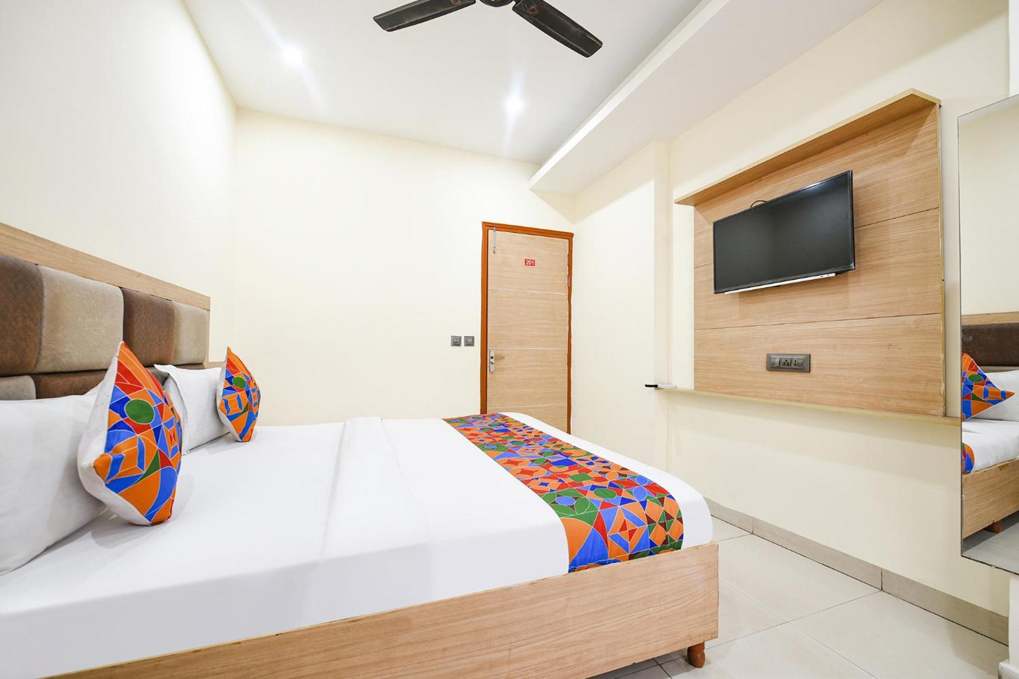 Fabescape Panchkula Motels Exteriör bild